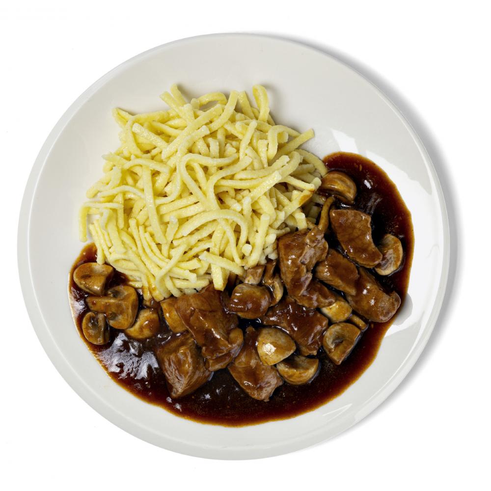 Produktabbildung keine Marke Mittwoch: Schweinegulasch mit Champignons, dazu Butterspätzle