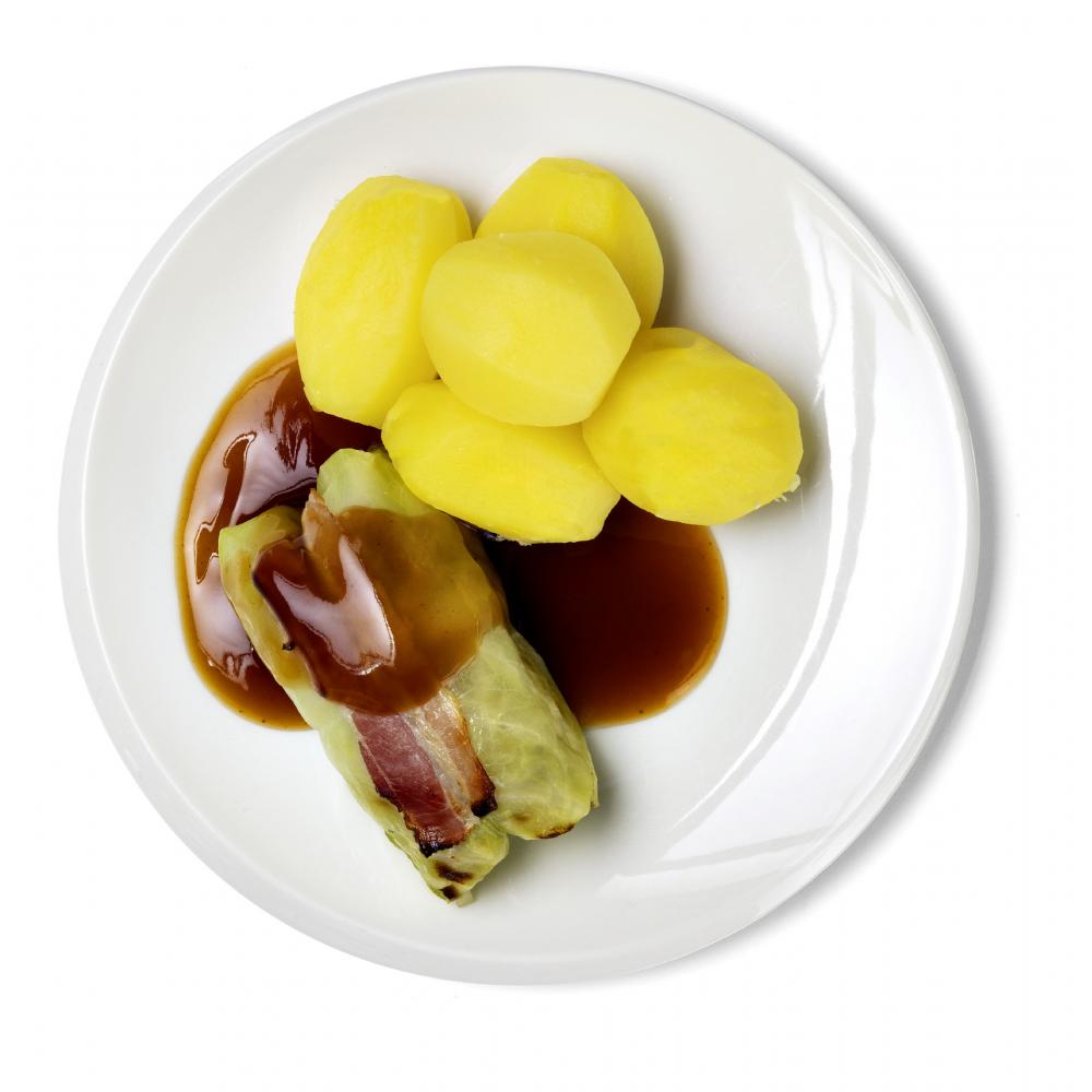 Produktabbildung GLOBUS Tagesgericht Samstag: Kohlroulade mit Bratensauce, dazu Salzkartoffeln