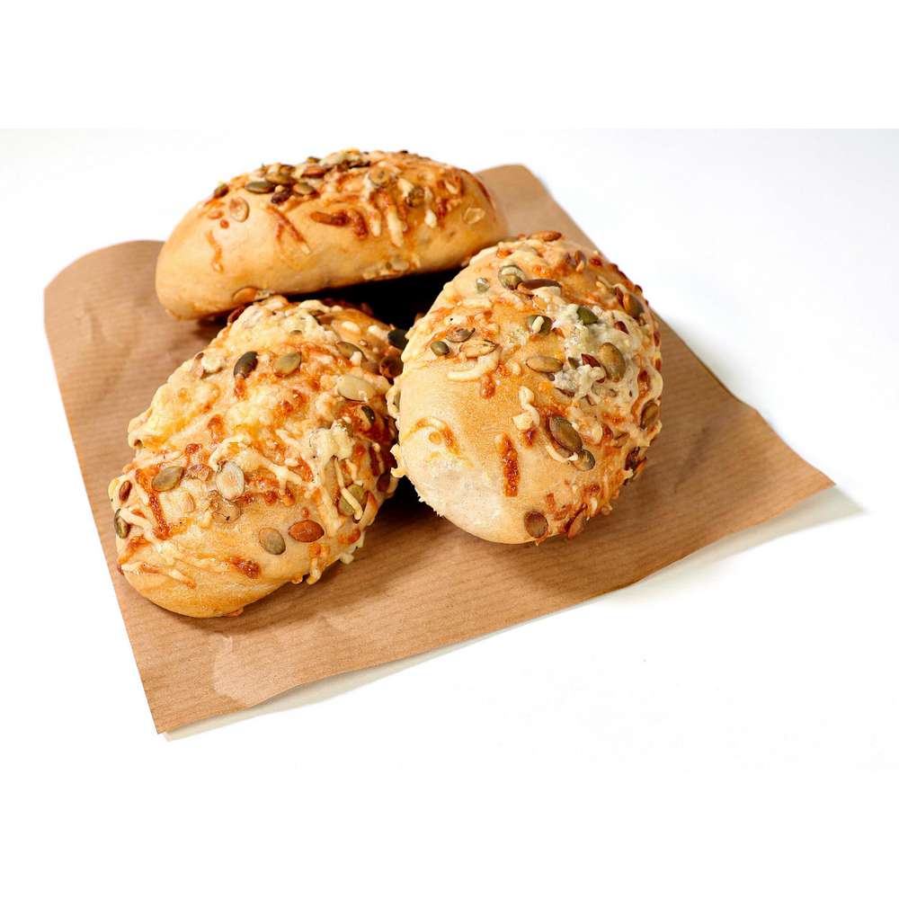 Produktabbildung GLOBUS Meisterbäckerei Kürbiskernzöpfli mit Käse 3er (3x 1,000 Stück)