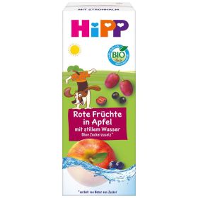 Rote Früchte mit stillem Wasser