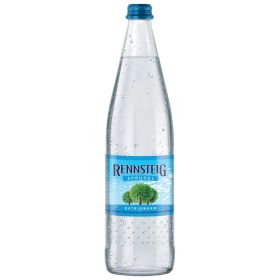 Natürliches Mineralwasser mit Kohlensäure